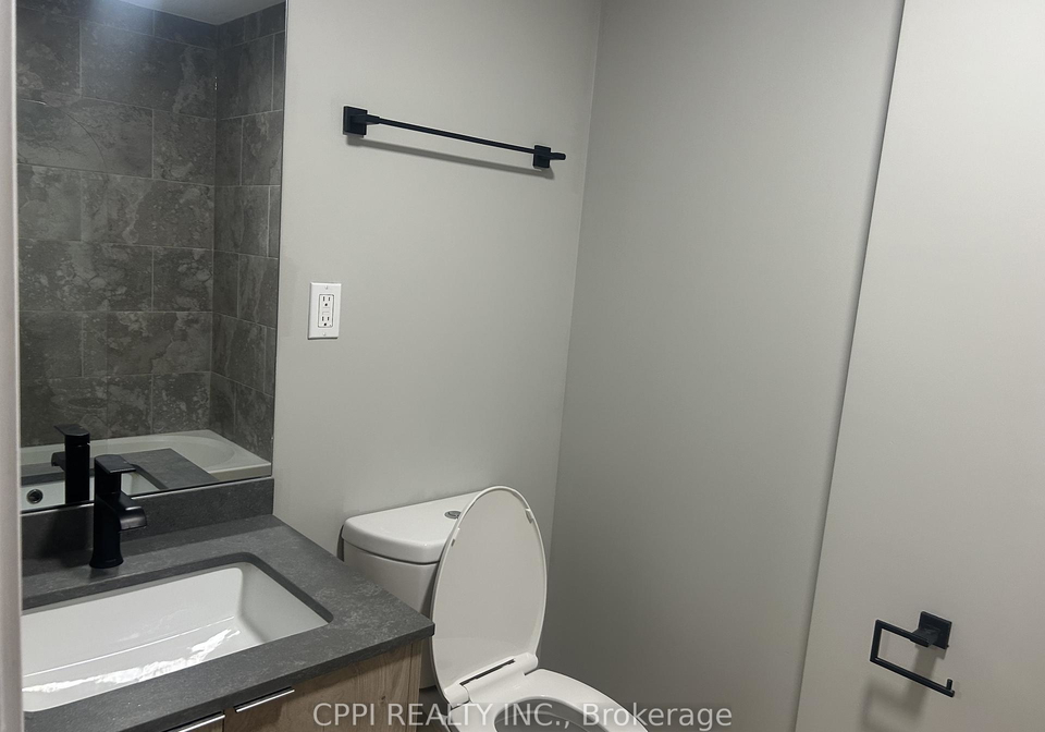 70-king-street-e-oshawa-ontario-e13482000