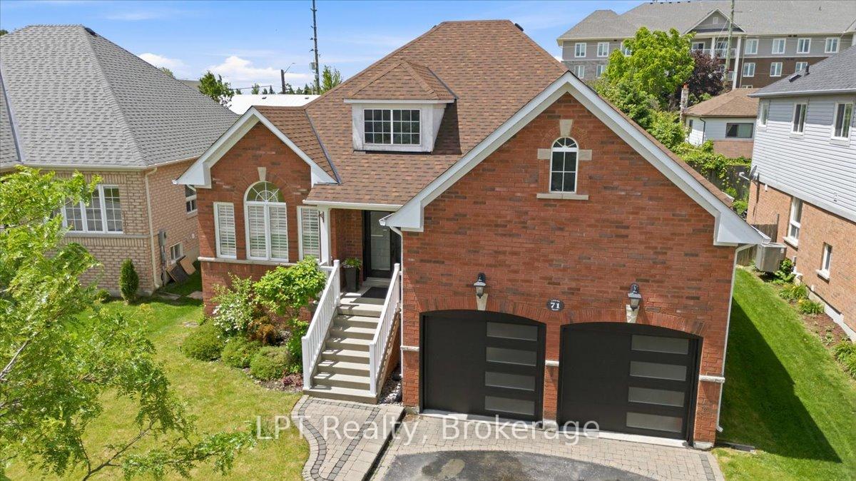 71-laprade-square-clarington-ontario-e13482330