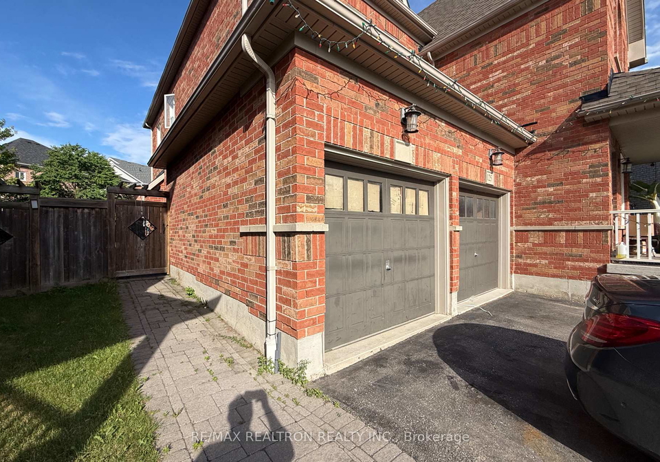 125-decourcyireland-circle-ajax-ontario-e13484956