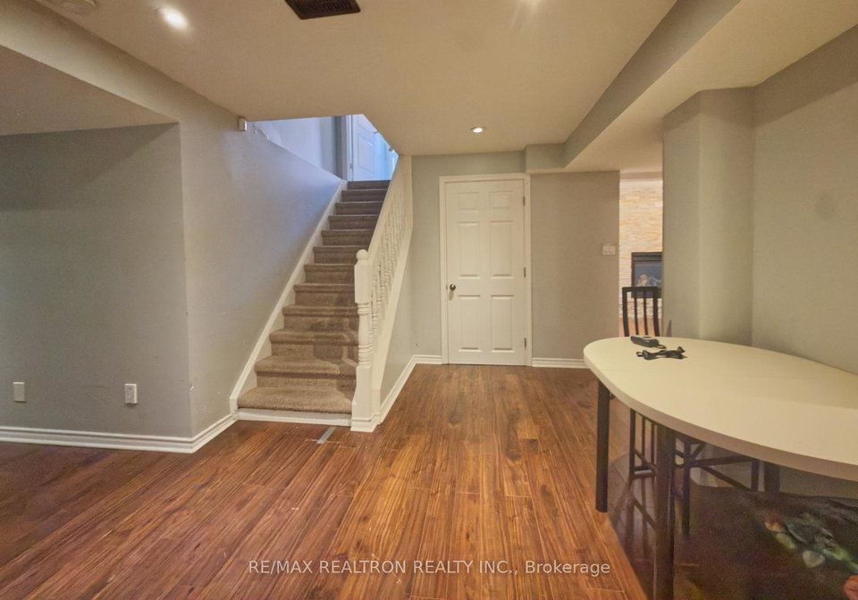 125-decourcyireland-circle-ajax-ontario-e13484956