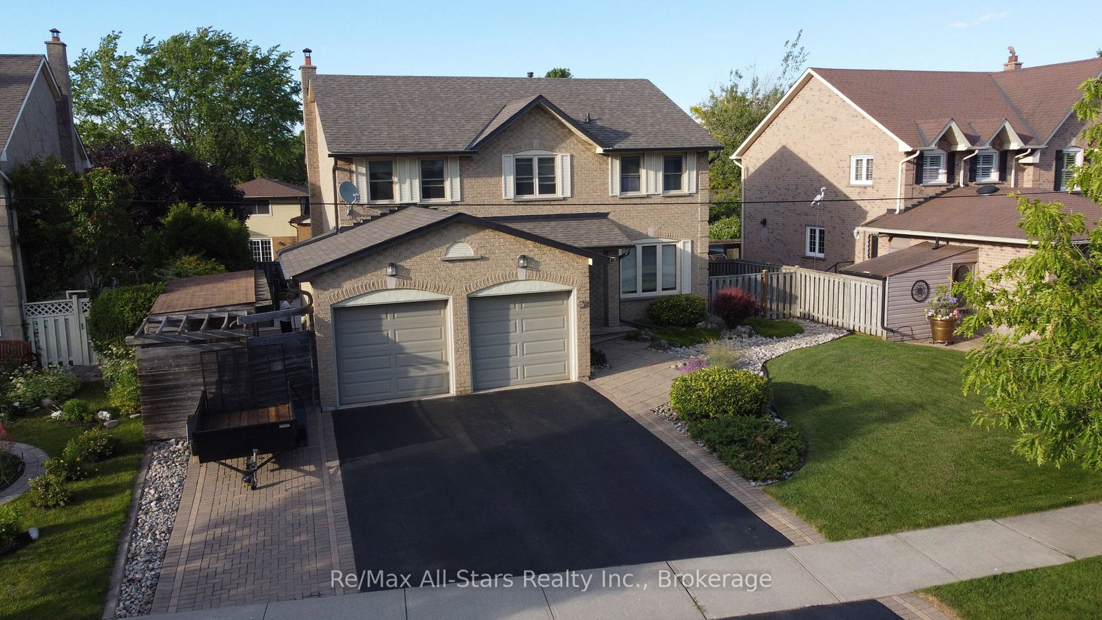 20-love-crescent-ajax-ontario-e13486422