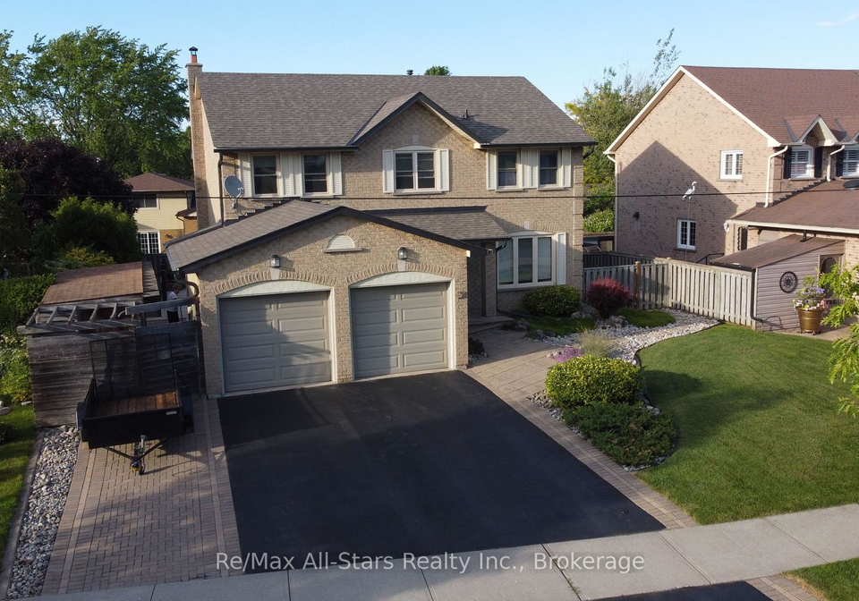 20-love-crescent-ajax-ontario-e13486422