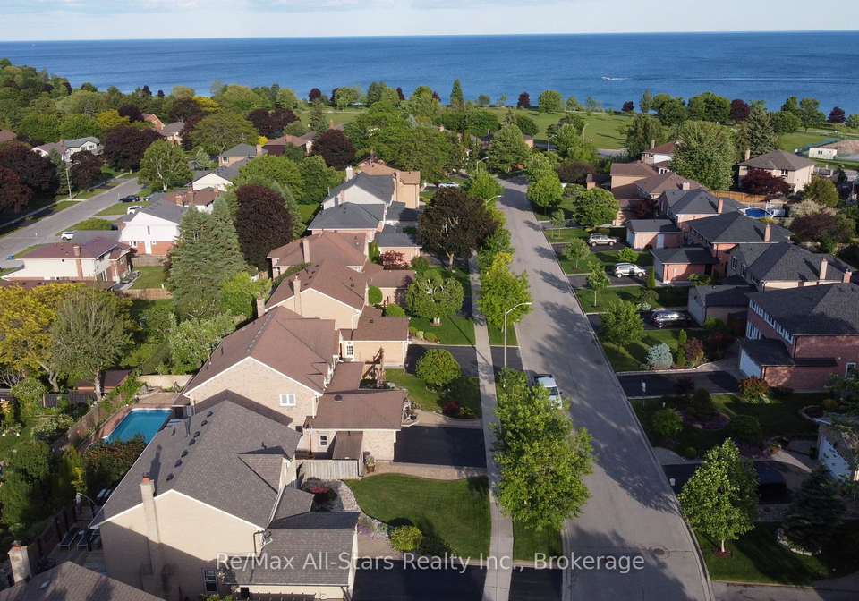 20-love-crescent-ajax-ontario-e13486422