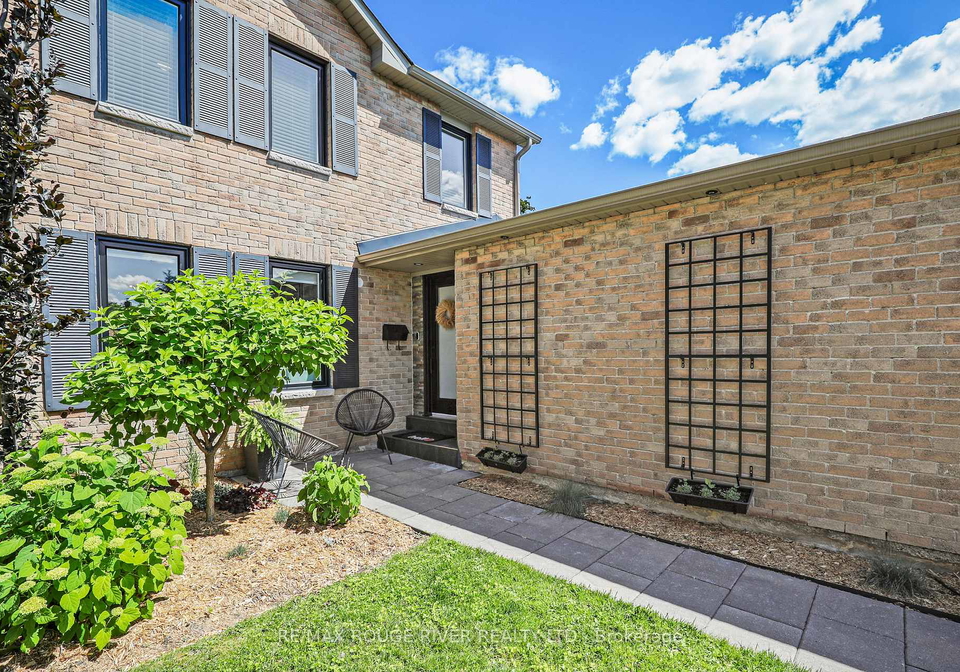688-beckworth-square-pickering-ontario-e13486966