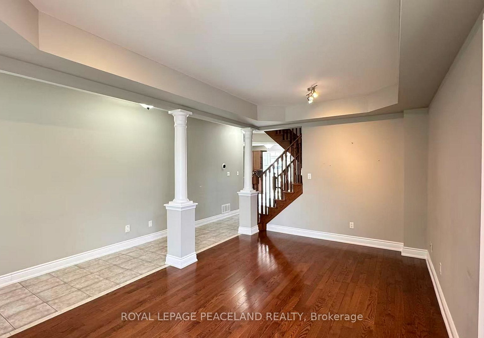 6-cragg-crescent-ajax-ontario-e13487378