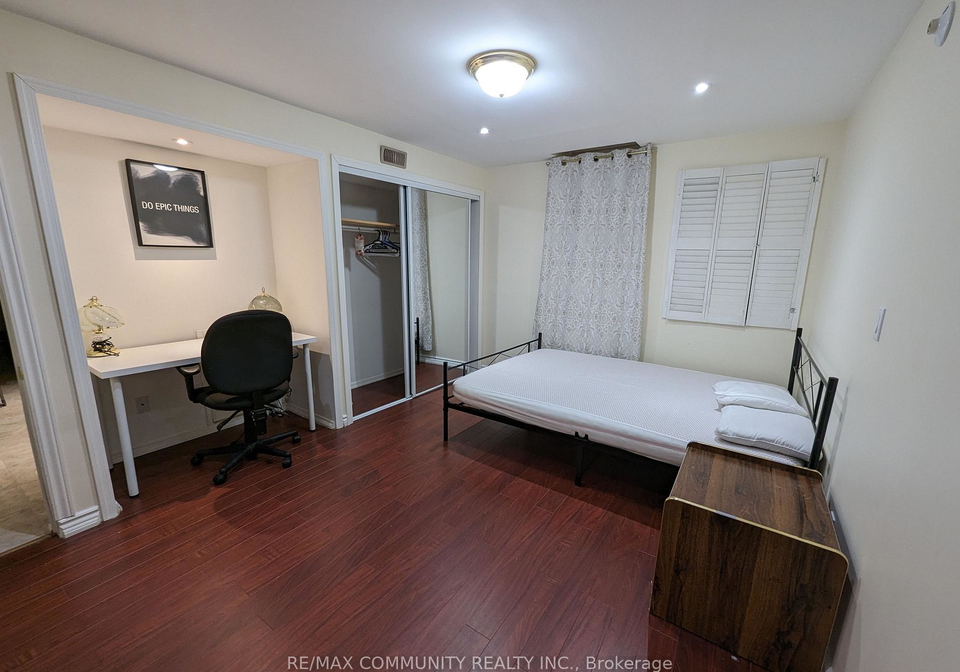 18-skipperhill-crescent-toronto-scarborough-ontario-e13488826