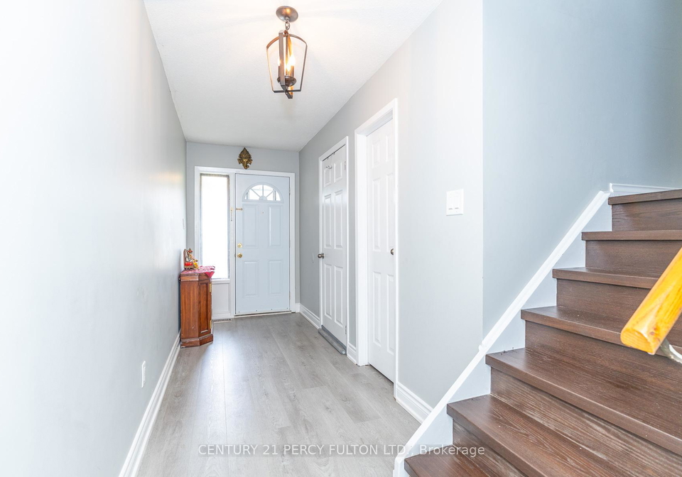 1415-fieldlight-boulevard-pickering-ontario-e13492990
