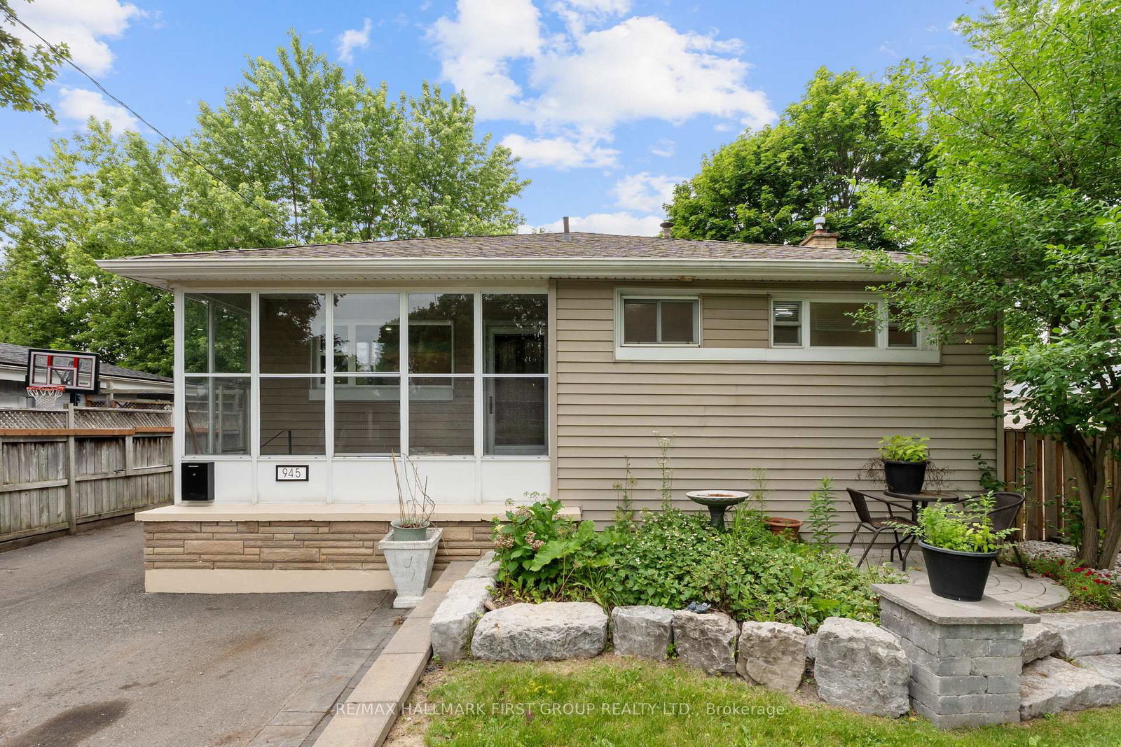 945-donovan-crescent-whitby-ontario-e13493936