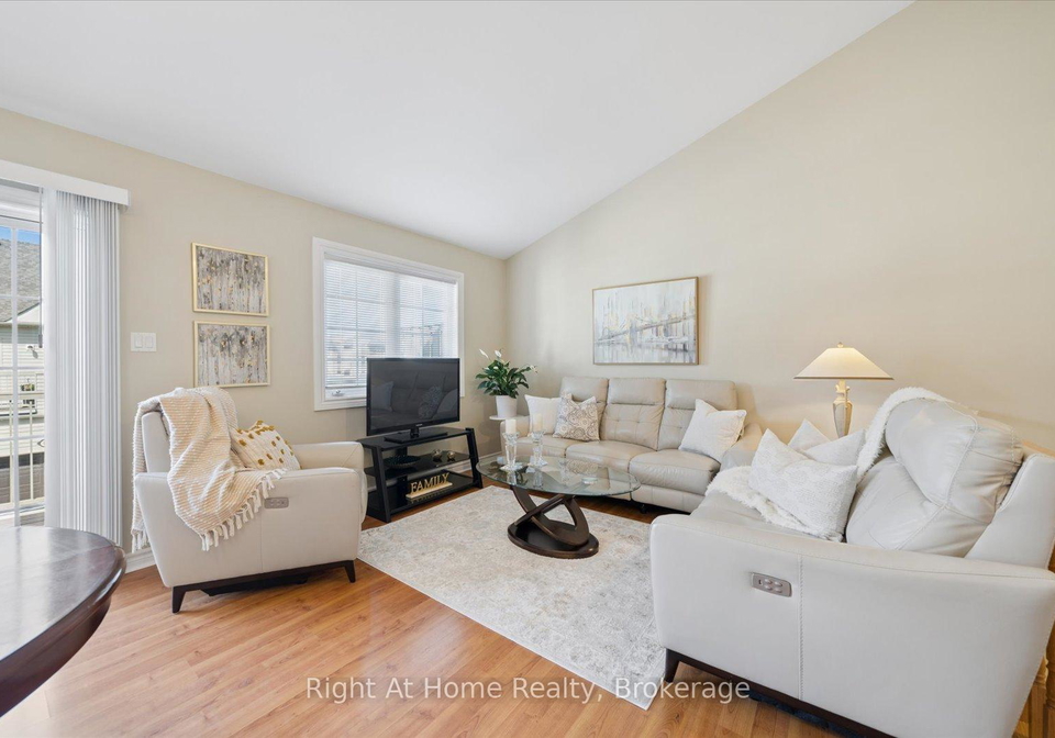 17-wicker-park-way-whitby-ontario-e13494348