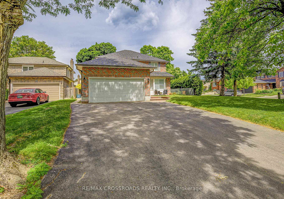 2-viceregal-court-whitby-ontario-e13497078