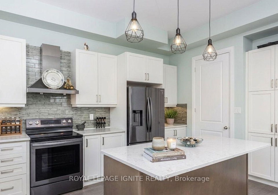11-larkin-lane-clarington-ontario-e13501108