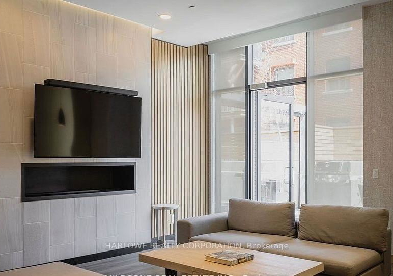 2369-danforth-avenue-toronto-toronto-ontario-e13501904