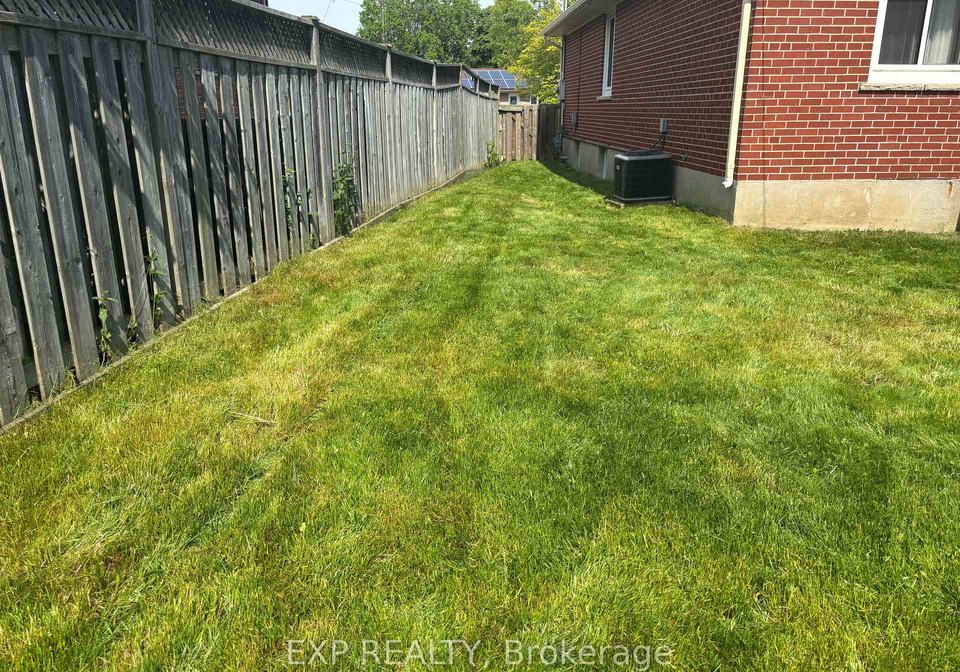 1202-sun-valley-court-oshawa-ontario-e13502628