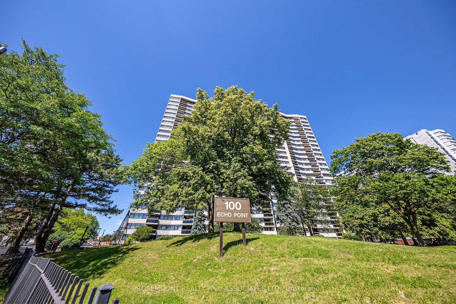 100-echo-point-toronto-scarborough-ontario-e13503092