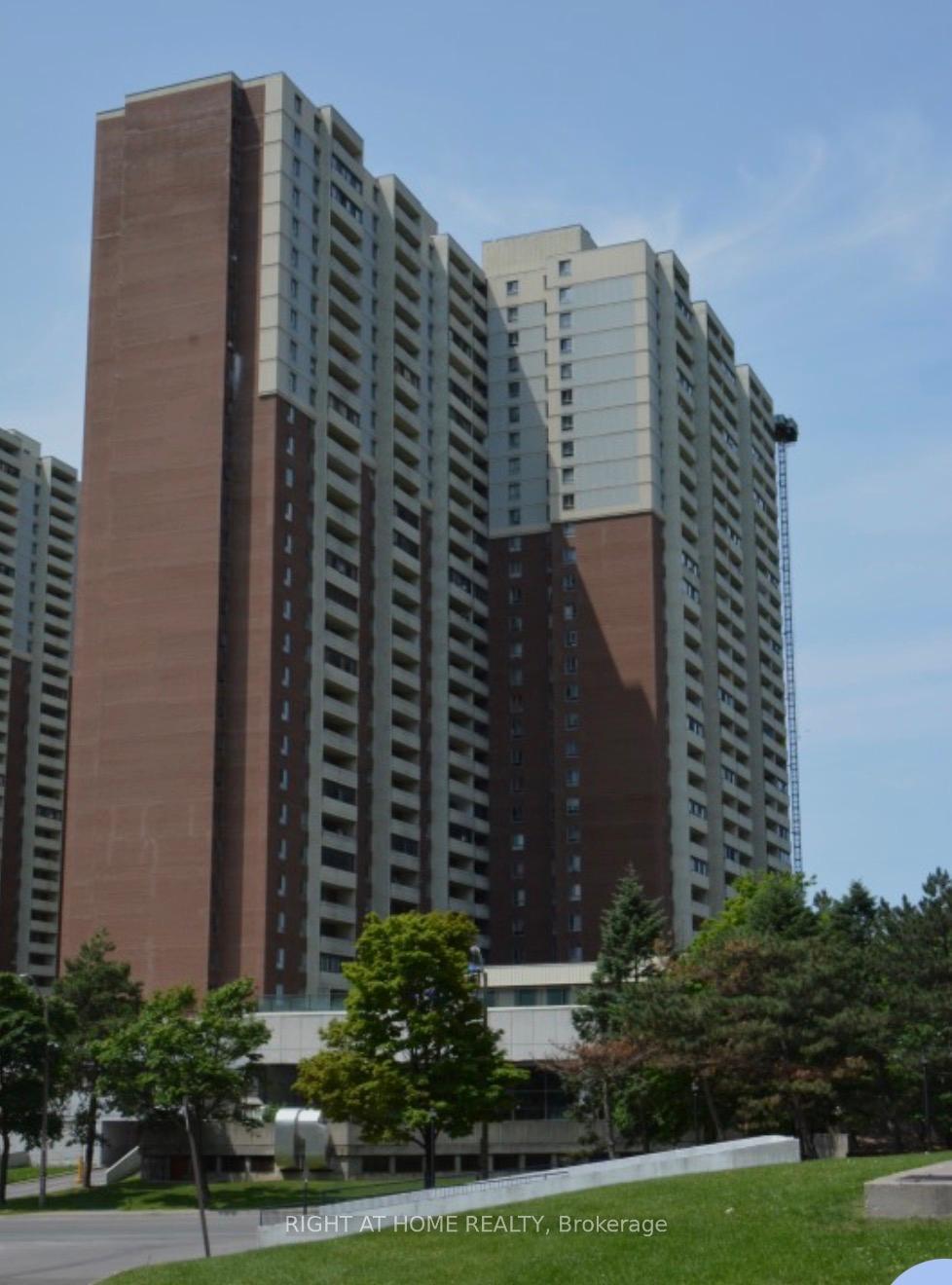 5-massey-square-toronto-east-york-ontario-e13507236