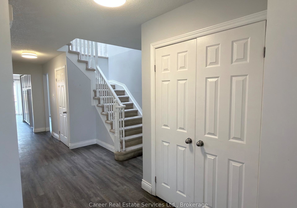 560-steeple-hill-pickering-ontario-e13508370