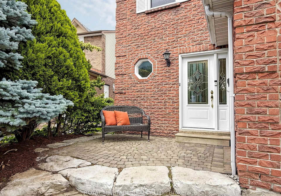 1713-minstrel-manor-pickering-ontario-e13511196