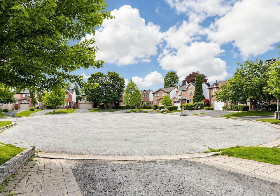 1713-minstrel-manor-pickering-ontario-e13511196