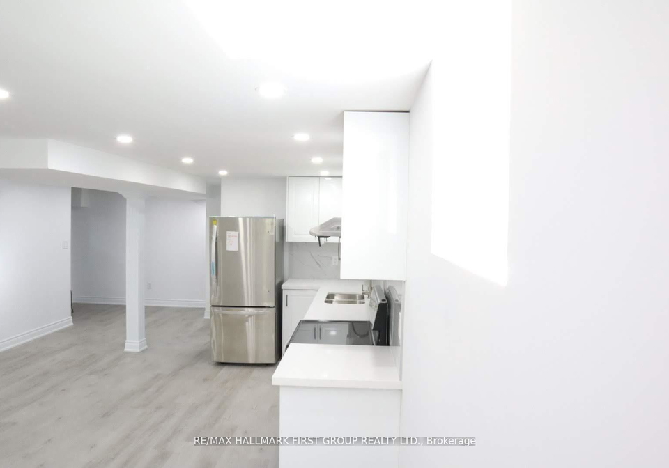 1627-baggins-street-pickering-ontario-e13511962