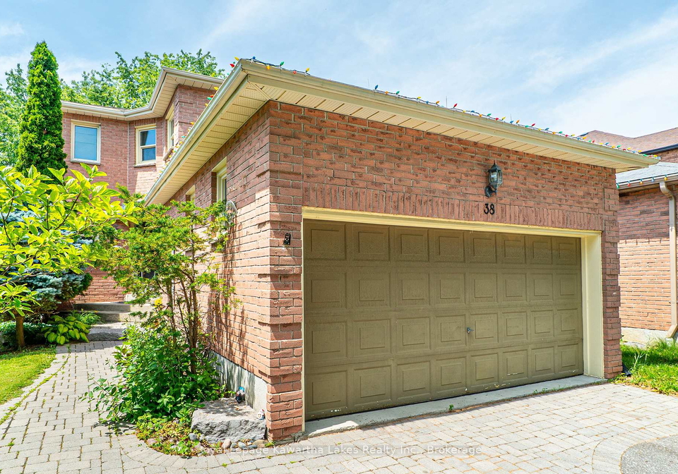38-lipton-crescent-whitby-ontario-e13513422