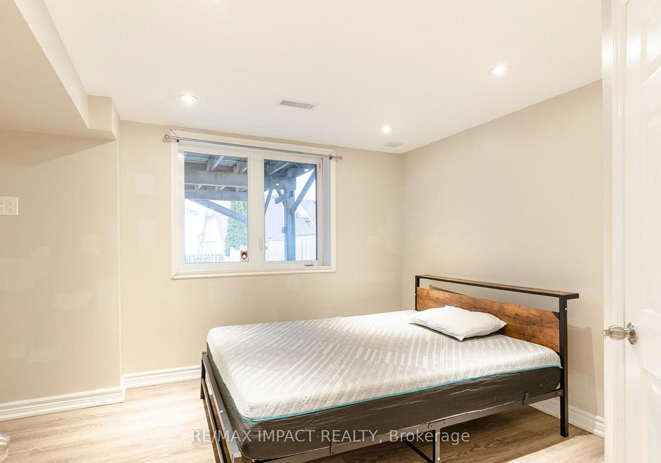1203-meath-drive-e-oshawa-ontario-e13514622