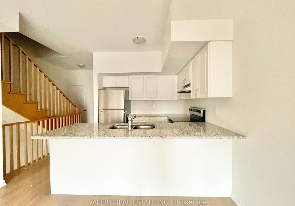 157-danzatore-path-oshawa-ontario-e13514678