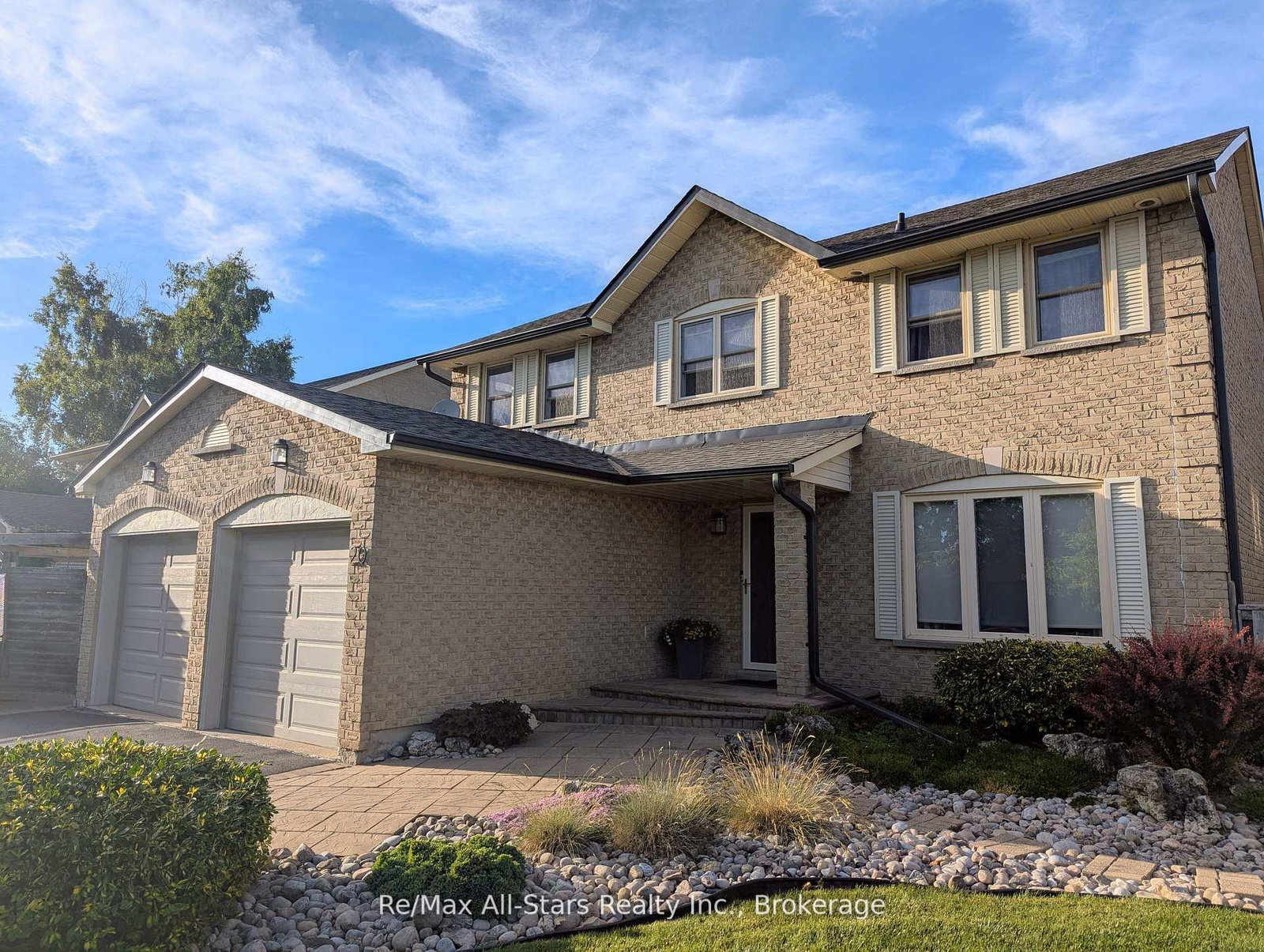 20-love-crescent-ajax-ontario-e13515178