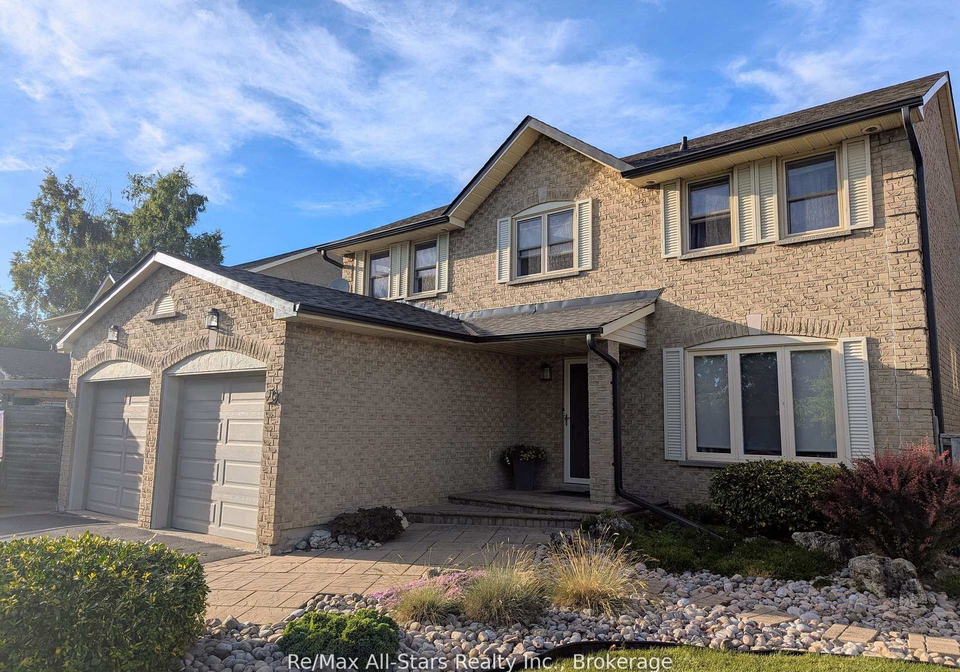 20-love-crescent-ajax-ontario-e13515178