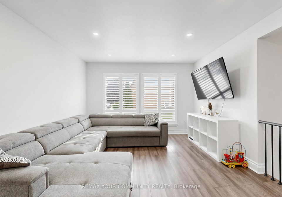 willow-lane-ajax-ontario-e13519342