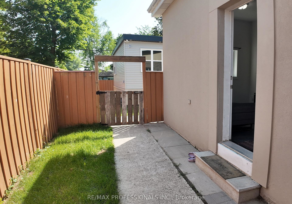 5-farmbrook-road-toronto-scarborough-ontario-e13522966