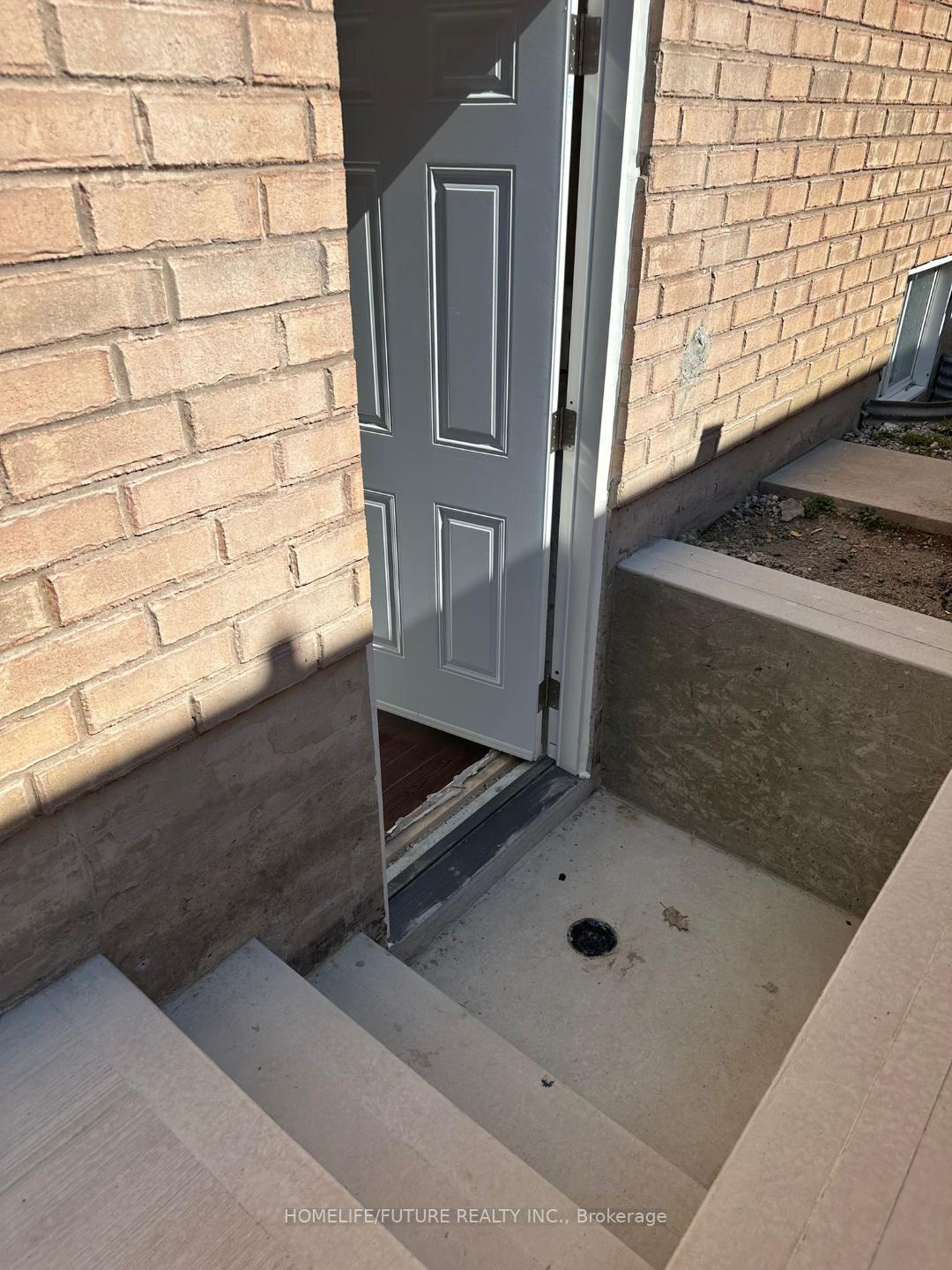 11-clair-avenue-whitby-ontario-e13523132