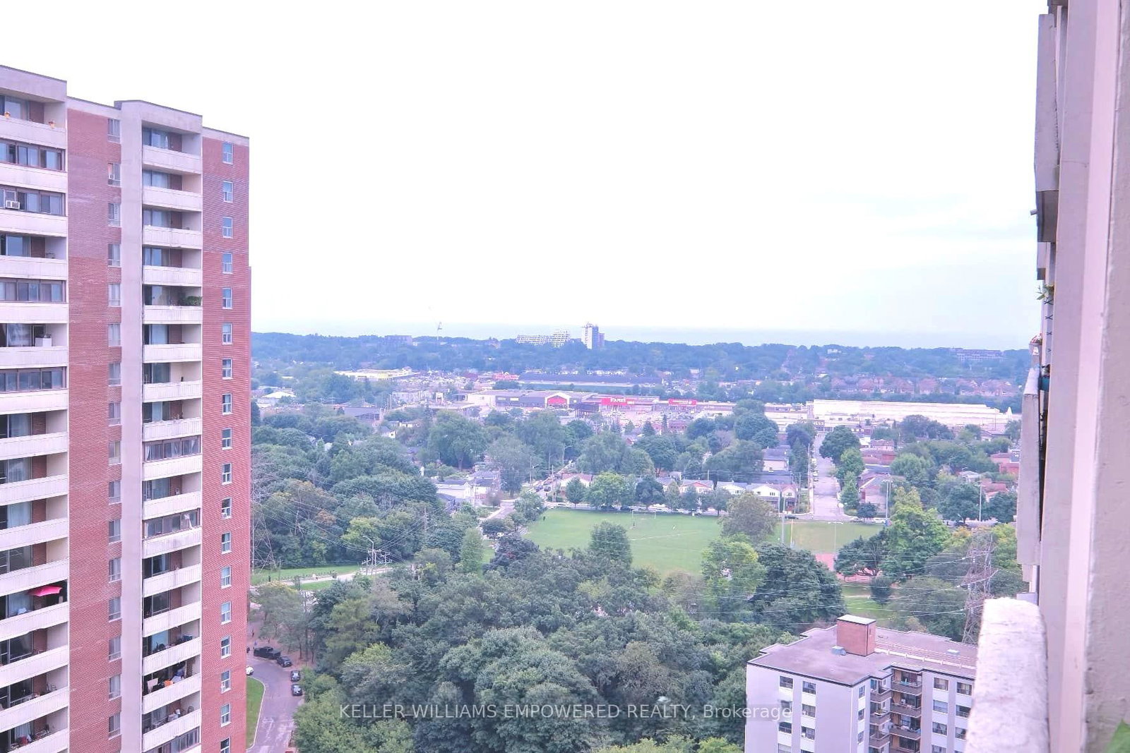1-massey-square-toronto-east-york-ontario-e13524762
