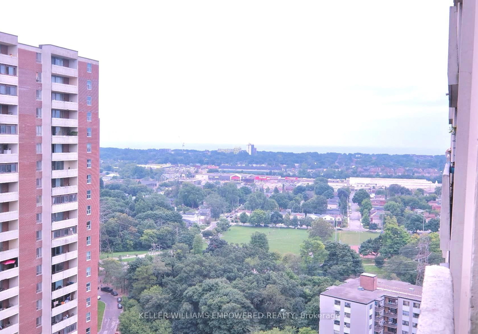 1-massey-square-toronto-east-york-ontario-e13524762