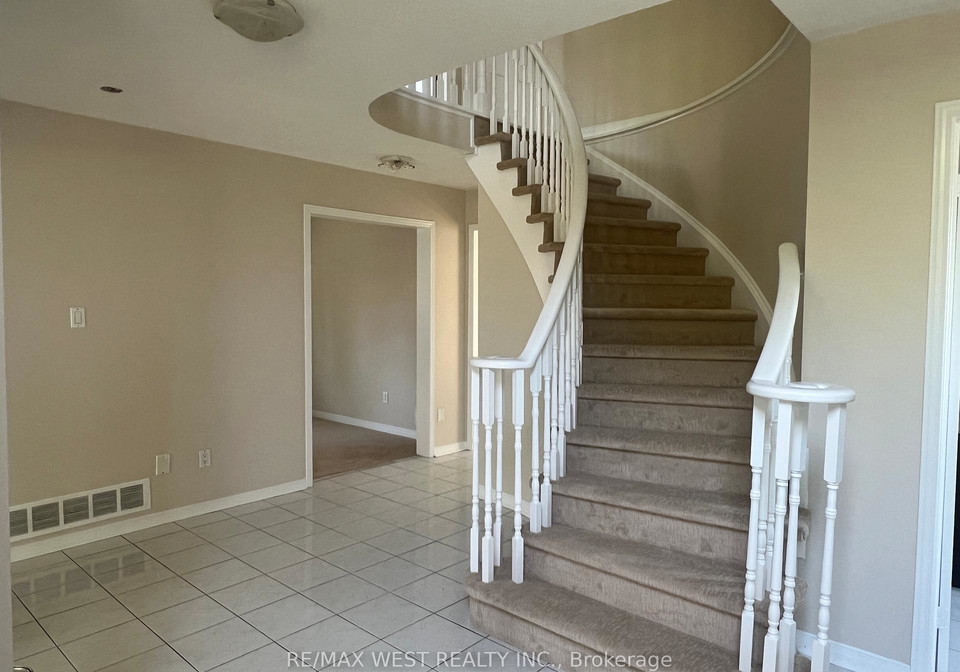 60-furrow-drive-whitby-ontario-e13526936
