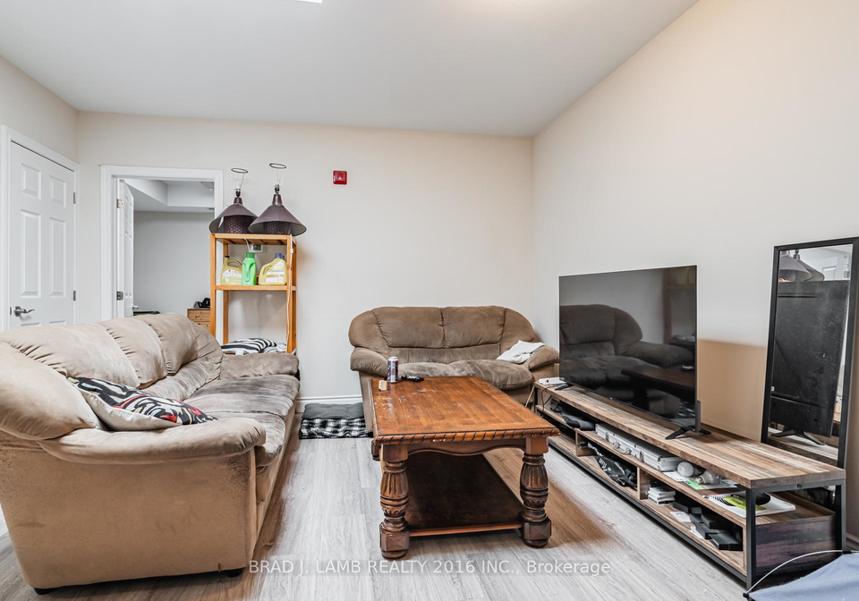 2904a-danforth-avenue-toronto-toronto-ontario-e13527352