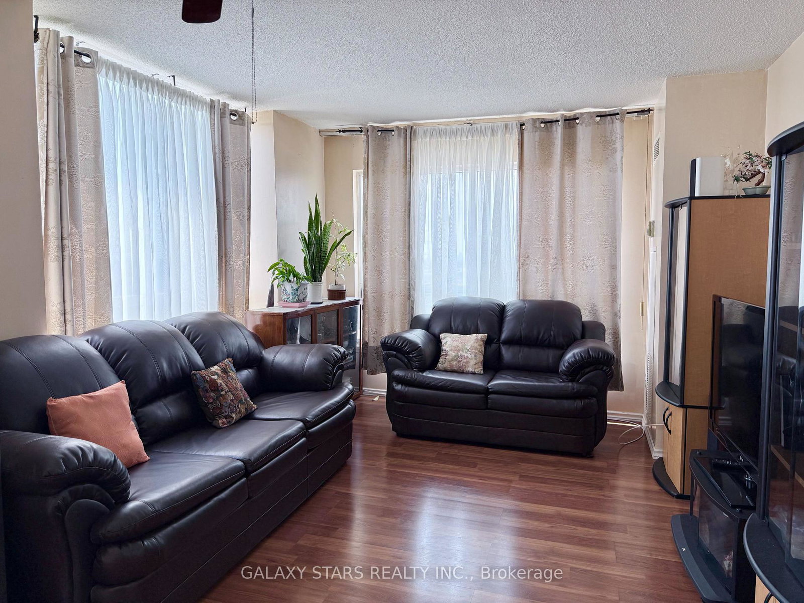 2550-lawrence-avenue-e-toronto-scarborough-ontario-e13527514