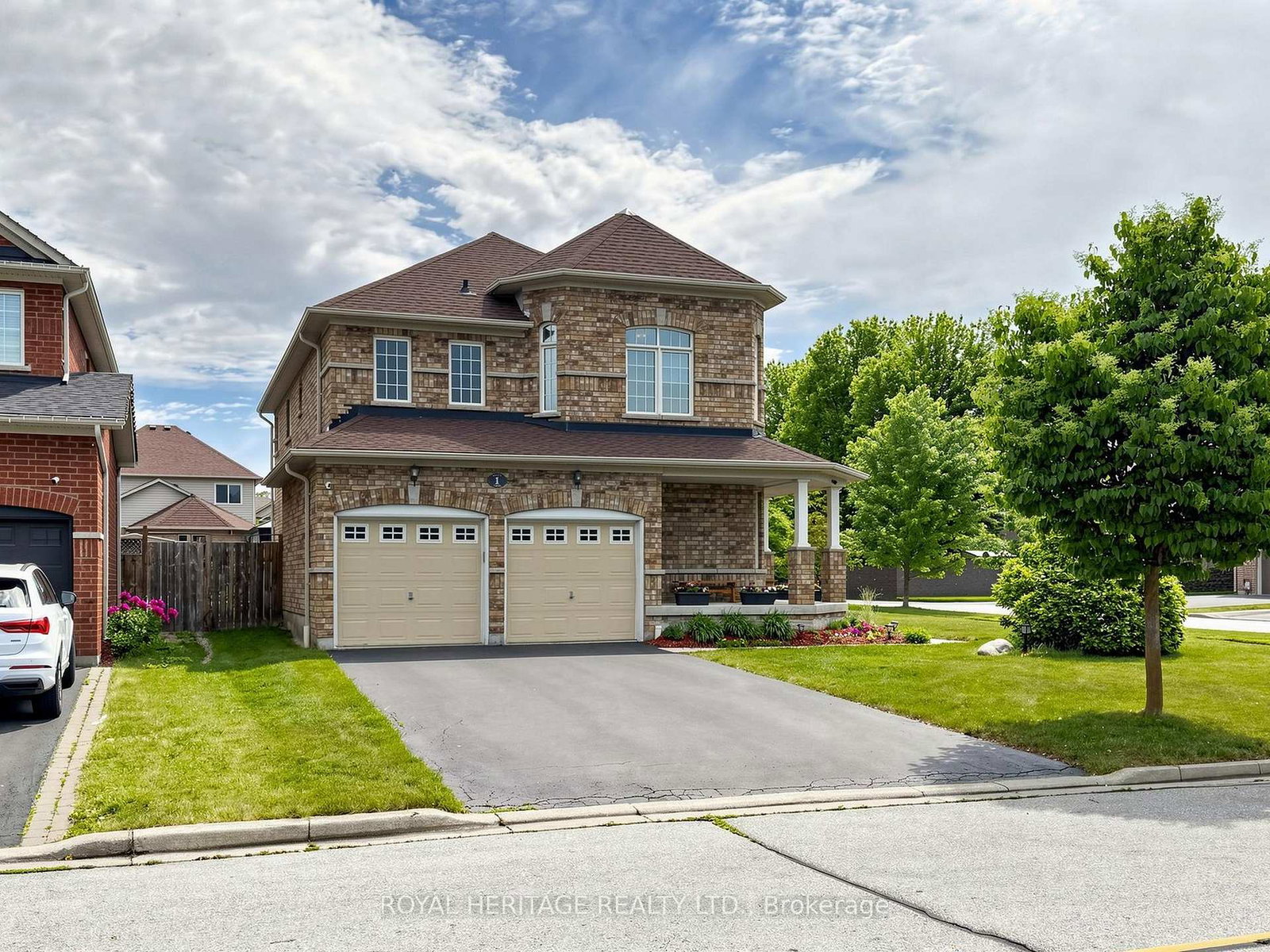 1-wakem-court-whitby-ontario-e13527606