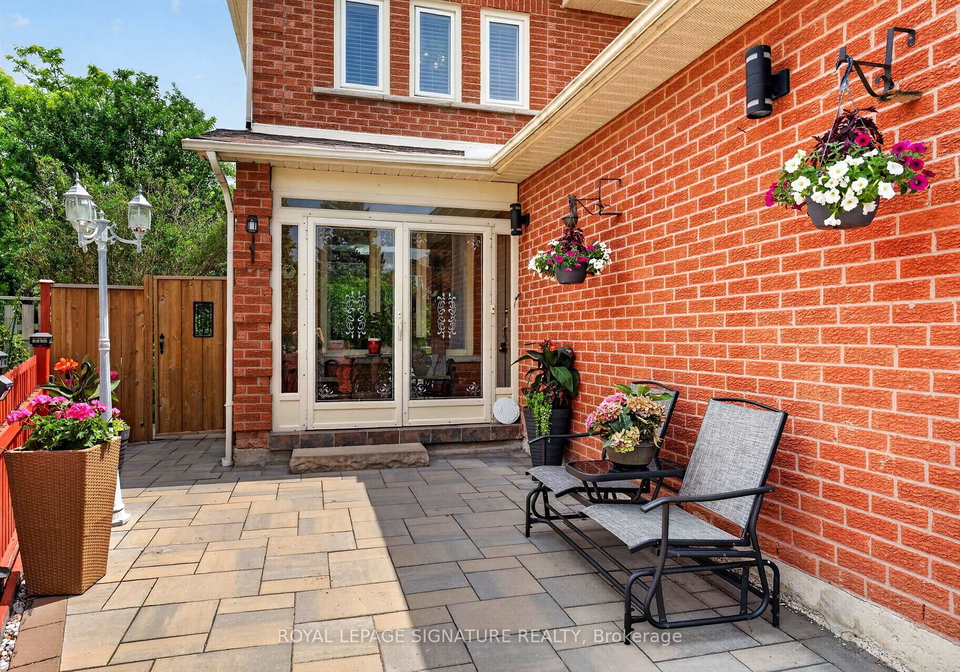 1642-pepperwood-gate-pickering-ontario-e13529858