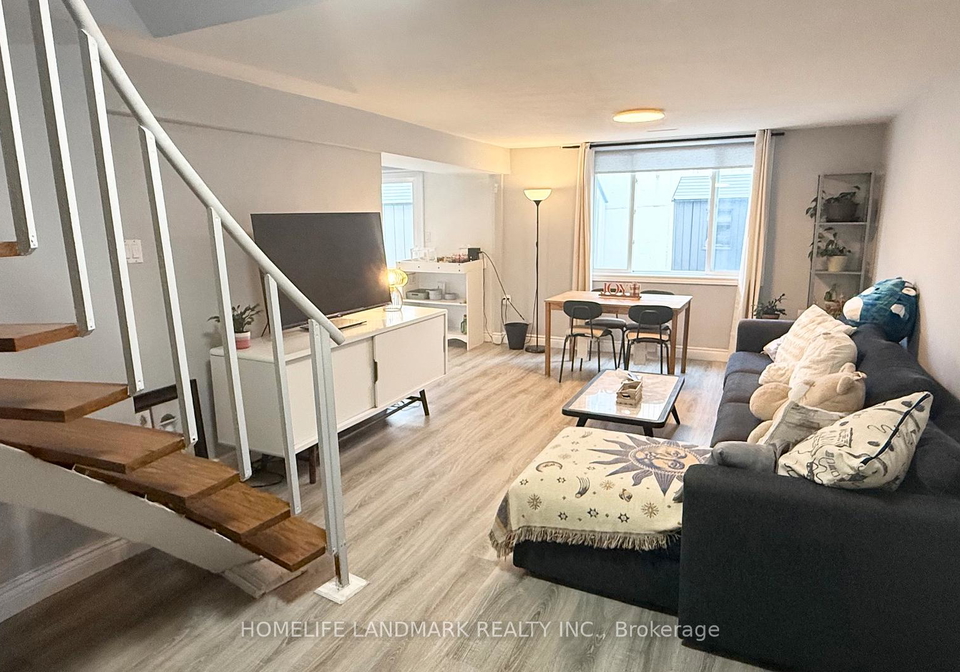 81-ed-square-toronto-scarborough-ontario-e13530530