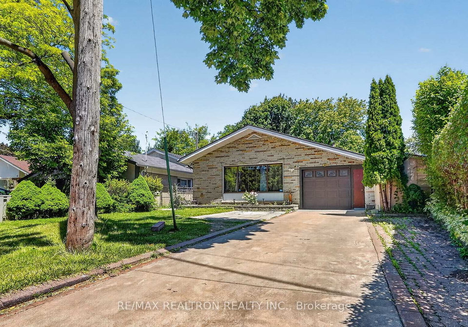 8-bonnechere-crescent-toronto-scarborough-ontario-e13535820