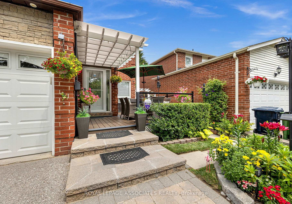 4-apsco-avenue-toronto-scarborough-ontario-e13540654