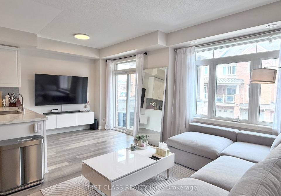 2468-mayapple-cross-pickering-ontario-e13540698