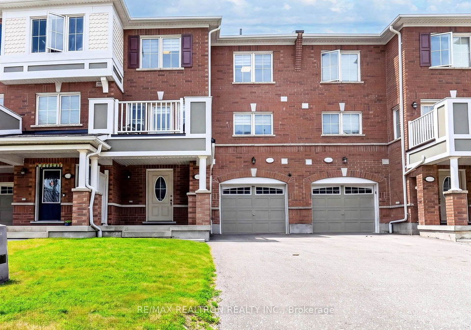 2483-fall-harvest-crescent-pickering-ontario-e13542860
