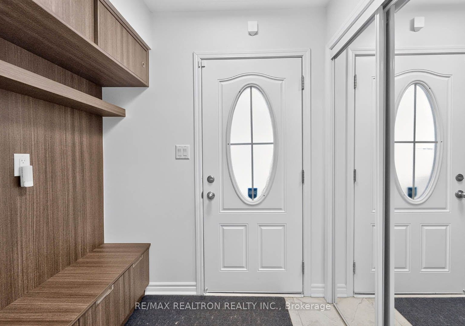 2483-fall-harvest-crescent-pickering-ontario-e13542860
