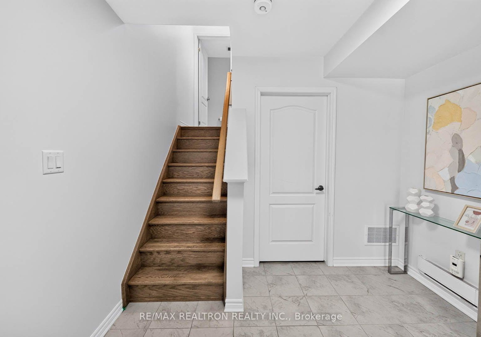 2483-fall-harvest-crescent-pickering-ontario-e13542860