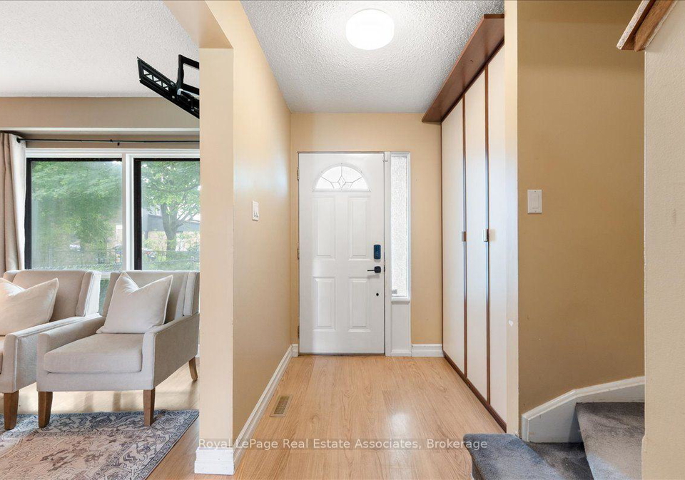 19-harrison-court-whitby-ontario-e13543076