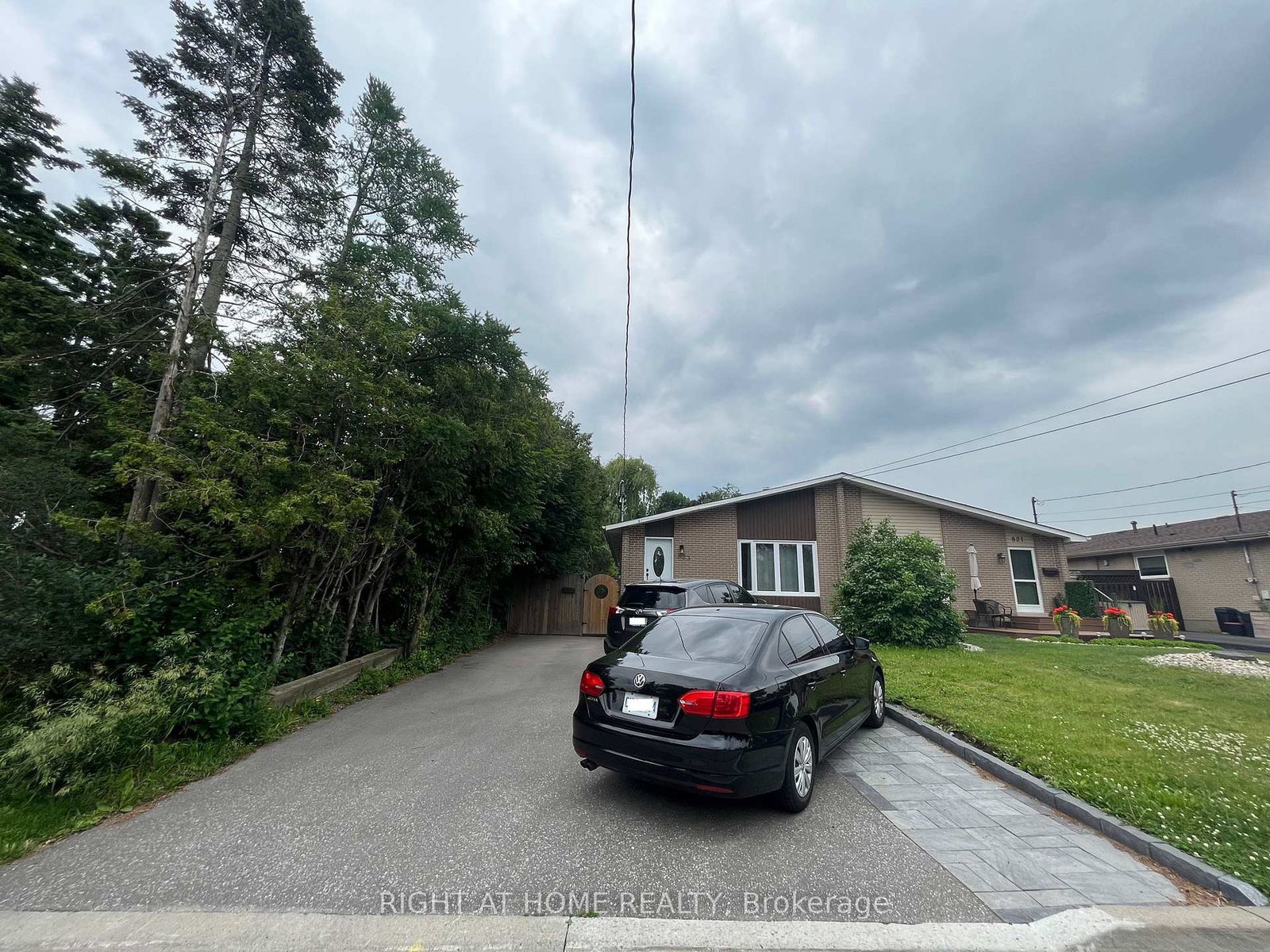 823-sanok-drive-pickering-ontario-e13543268