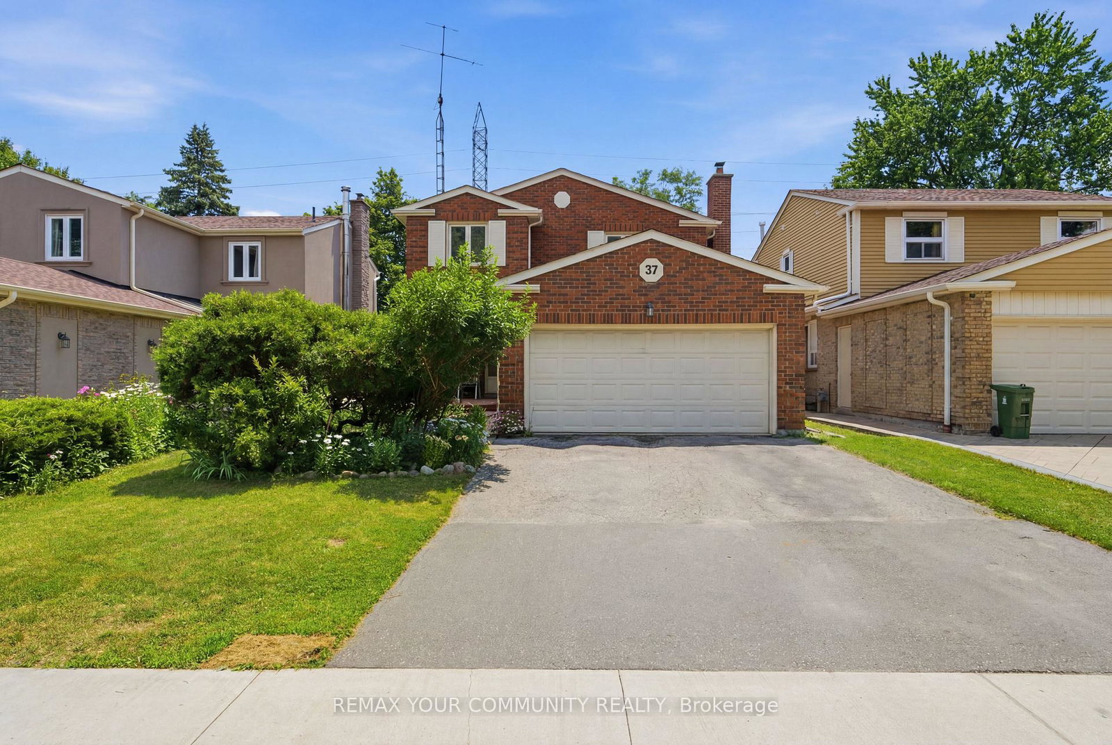 37-longbow-square-toronto-scarborough-ontario-e13543434