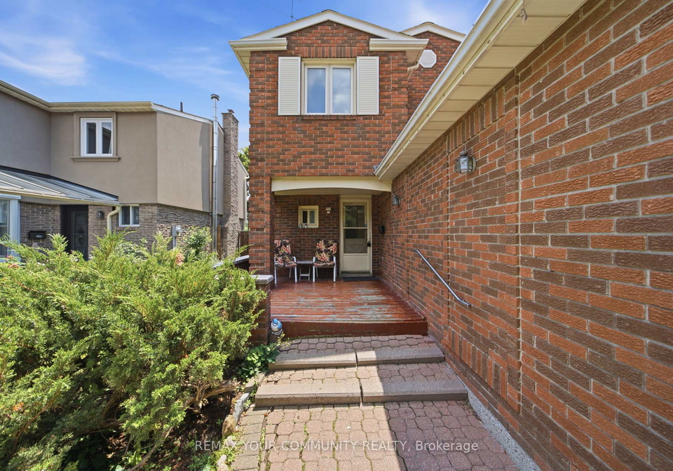 37-longbow-square-toronto-scarborough-ontario-e13543434