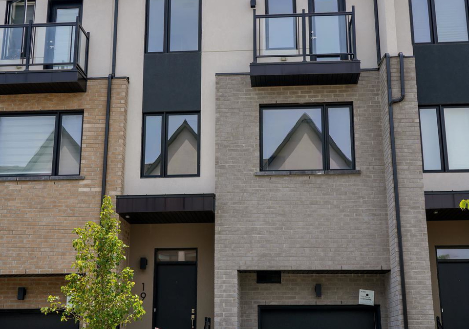 19-lively-way-whitby-ontario-e13546284